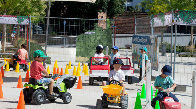 In der gestern eröffneten Kinderspielanlage ist die Verkehrssituation überaus entspannt. FOTO: TRINKHAUS
