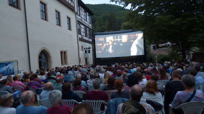 Filmvergnügen zwischen historischen Mauern gibt’s in Bad Urach noch bis Samstag.  FOTO: BÖRNER