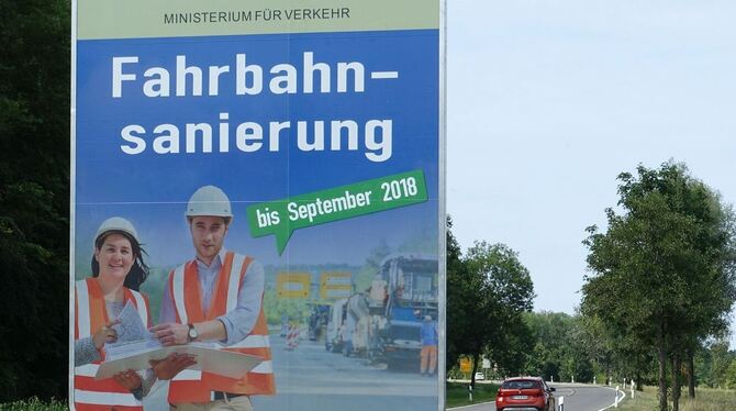 Entsprechende Witterungsverhältnisse vorausgesetzt, soll die Fahrbahndeckenerneuerung am Samstag, 8. September 2018, abgeschloss