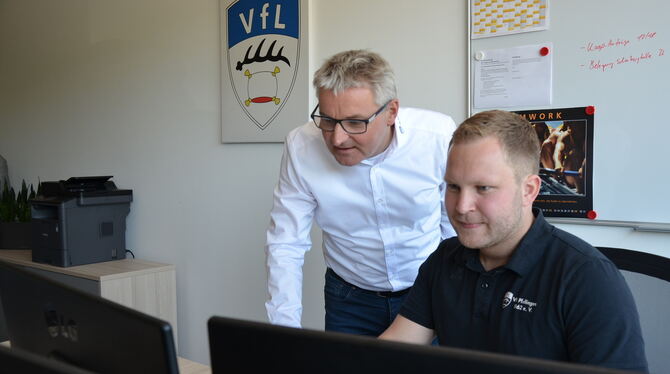Präsident Sven Schauenburg (links) und Geschäftsführer Tobias Stoll kümmern sich um den Datenschutz beim VfL Pfullingen.  FOTO: