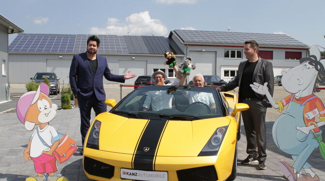 Schwaben-Connection: Das Äffle, Michael Kanz, Heiko Volz, Volker Lang, Sven Kanz und das Pferdle (von links).  FOTO: SCHRADE