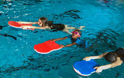 Mehr als 600 Kinder haben in den vergangenen drei Jahren über das Projekt schwimmen gelernt. FOTOS: PROJEKT »SCHWIMMEN FÜR ALLE 