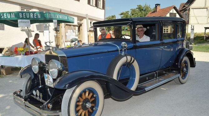 Was für ein Auto! Ein Cadillac Imperial Sedan, Baujahr 1928. Ob er beim großen Oldtimertreffen im Beurener Freilichtmusem am Sam