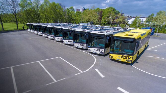 Neue RSV-Flotte, kürzlich präsentiert auf dem Kreuzeicheparkplatz:  Auch das geplante Stadtbuskonzept wird vom Bund gefördert.FO