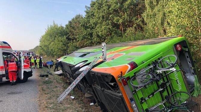 Fernbus nach Berlin auf A19 verunglückt