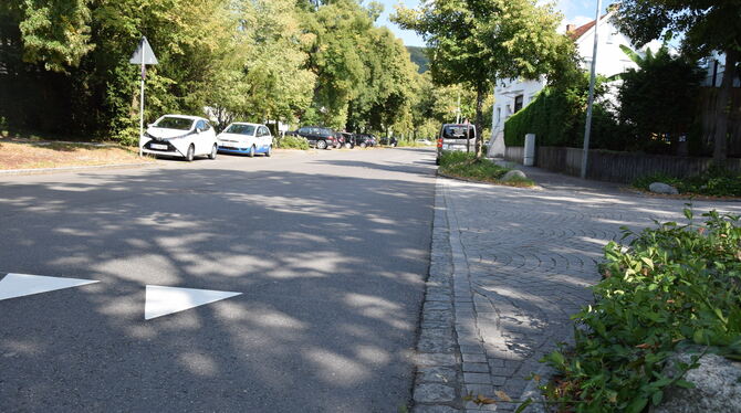 Vorfahrtregelung in der Tempo-30-Zone: An der Einmündung der Eisenbahnstraße in die Schulstraße gilt »rechts vor links« auch, we