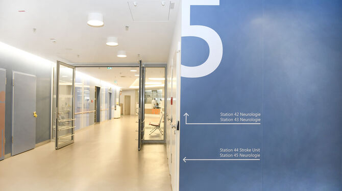 Alles neu auf der Ebene 5, wo Neurologie-Patienten untergebracht sind. Insgesamt stehen nun 37 neue Doppelzimmer und zwölf Inten