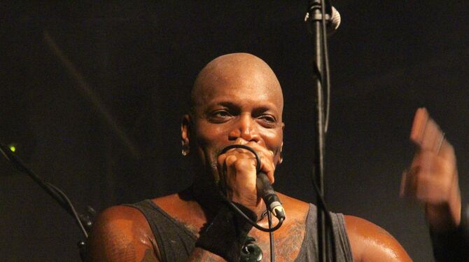 Sepultura-Frontmann Derrick Green beim Auftritt in Tübingen.  FOTO: SPIESS