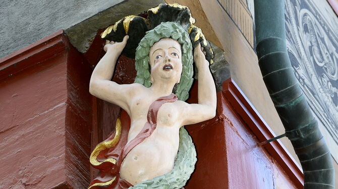 Lange Tradition: Die Skulptur der Bacchantin am Tübinger Rathaus zeigt, dass in der Gegend der Wein lange sehr hoch im Kurs stan