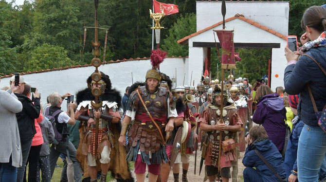 Imposanter Einmarsch der Römer in Hechingen.