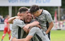 Zu früh gefreut? Das Sportgericht wird entscheiden, ob der Reutlinger Sieg in Backnang Bestand haben wird.  FOTO: BAUR