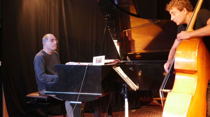 Der Italiener Enrico Pieranunzi, Jahrgang 1949, am Klavier und Thomas Fonnesbæk, 1977 im dänischen Helsingør geboren, am Bass ha
