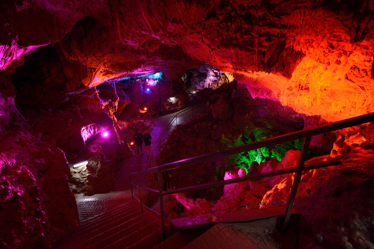 baerenhoehle_illuminiert_2018_pieth_33