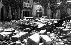 Trümmer auf der Hohenzollernburg nach dem Erdbeben von 1978. FOTO: PRIVAT