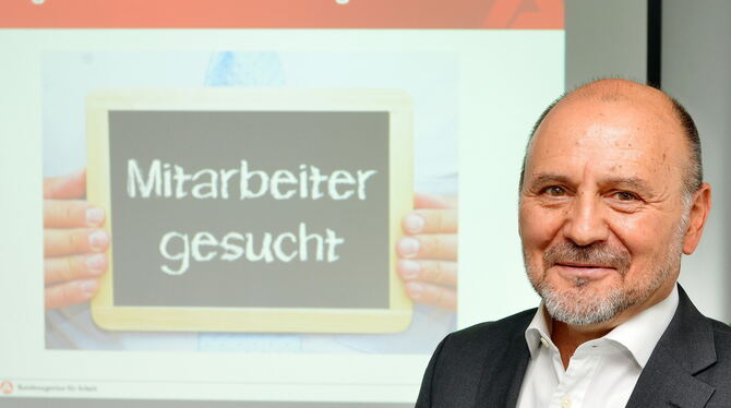 »Es fehlen Fachkräfte«, stellt Wilhelm Schreyeck, Chef der Agentur für Arbeit Reutlingen, fest.  FOTO: NIETHAMMER