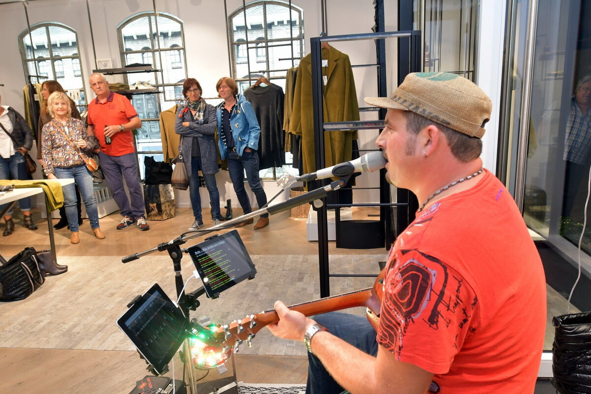 Yaya Sänger und Publikum FOTO MEYER 3173