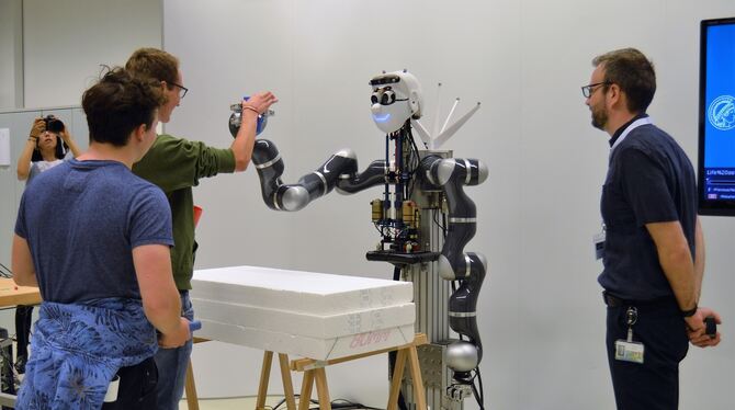 Appolo heißt der freundliche Roboter des Tübinger Max-Planck-Instituts.