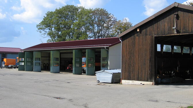 Die alte Straßenmeisterei gehört dem Land und soll danach verkauft werden. FOTOS: OELKUCH Die alte Straßenmeisterei gehört dem Land und soll danach verkauft werden. FOTOS: OELKUCH