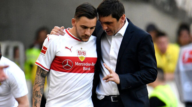 Es wäre zu wünschen, dass Cheftrainer Tayfun Korkut (rechts) im Heimspiel gegen Aufsteiger Fortuna Düsseldorf zum Beispiel in Pe Es wäre zu wünschen, dass Cheftrainer Tayfun Korkut (rechts) im Heimspiel gegen Aufsteiger Fortuna Düsseldorf zum Beispiel in Pe