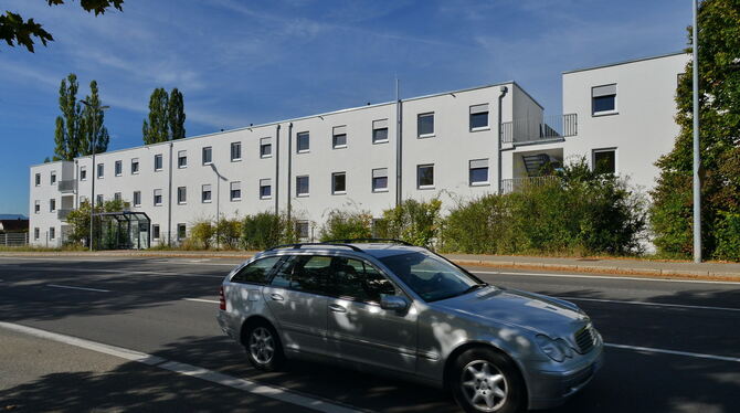 In der Oferdinger Straße 51 vis-à-vis des Bildungszentrums Nord werden Ende November geflüchtete Familien einziehen. Foto: Nieth