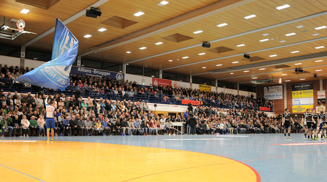 In der Hofbühlhalle wird zurzeit kein Drittliga-Handball mehr geboten.   FOTO: EIBNER