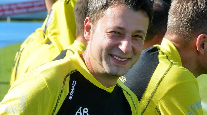 Versprüht Zuversicht vor dem Derby am Sonntag beim SV Nehren: Andreas Beyerle, der neue Trainer des SV 03 Tübingen.  FOTO: NIET