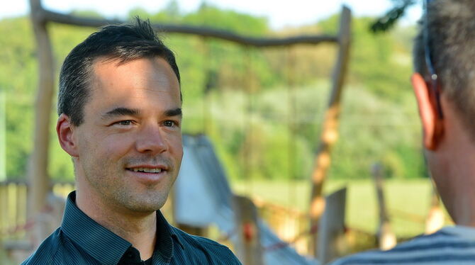 Kam mit dem Elektroauto zum neuen Wannweiler Spielplatz »Im Grieß«: Der 37-jährige Michael Hagel, der von den Grünen unterstützt