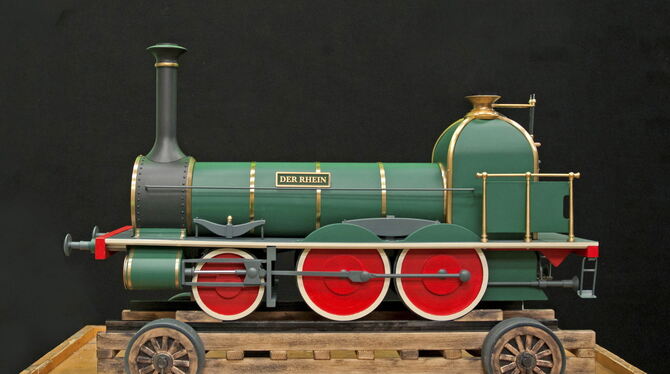 Das Modell einer vor mehr als 160 Jahren im Rhein versunkenen Dampflokomotive.