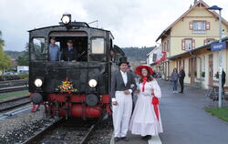 Reisen wie vor 125 Jahren: Nicht nur der Zug, sondern auch Schauspieler versetzten die Passagiere der Jubiläums-Reise zurück in 