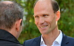 Bürgermeisterkandidat Dr. Niels Joeres traf sich zum Gespräch mit GEA-Redakteur Ralf Rittgeroth auf eigenen Wunsch vor der Johan