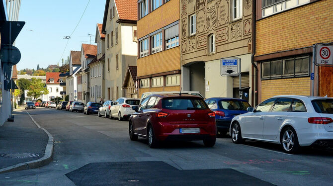 Die Beutterstraße wird ab Montag gesperrt. Die umfangreichen Sanierungsmaßnahmen dauern voraussichtlich bis Dezember.  FOTO: NIE