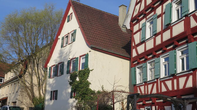 In dem Haus Linsenhof 24 (links) hat Sally Adamsohn gewohnt, bis er 1942 ins Getto Theresienstadt deportiert wurde.  FOTO: FÖRDE