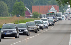 Lange Autoschlangen an der B27 zwischen Ofterdingen und Bad Sebastiansweiler. Immerhin soll demnächst das Planfeststellungsverfa