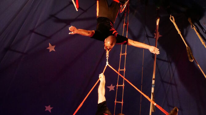 Tausendsassa Steffen Kromer (rechts unten) ist nur der »Vater« des Traumtheaters. Der gebürtige Neuhäuser und Wahl-Berliner zeig