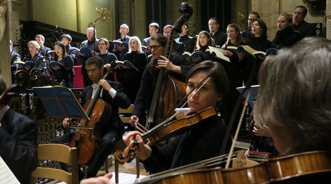 Kammermusikalisch dichtes Musizieren: Die Gaechinger Cantorey im Schlusskonzert der Musiktage mit  Händels »Messiah«.  FOTO: KNA
