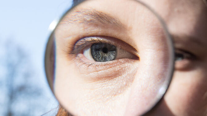 Das Auge kann im Laufe des Alterns vielen Krankheiten ausgesetzt sein. FOTO: SINA SCHULDT/DPA