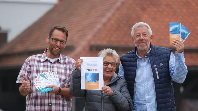 Nein beim Bürgerentscheid am 18. November heißt Ja zum Kombibad: Peter Flämig, Sigrid Herb und Hans- Joachim Polte (von links) v