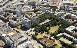 Vogelperspektive: Blick auf den Stadtgarten zwischen Kriegsberg- und Schellingstraße. Er ist zugleich Campus der Universität Stu