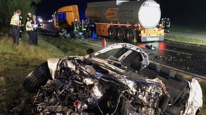Der junge Fahrer des BMW zog sich bei dem Unfall tödliche Verletzungen zu.