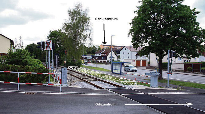 Die Engstinger bekommen einen Bahnsteig, der zwischen den Gleisen und der Trochtelfinger Straße im Bereich des BAhnübergangs Sil