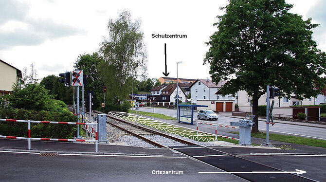 An der Einmündung Silcherstraße wird – etwas weiter vom Bahnübergang weg als auf der Projektskizze noch markiert – ein neuer Bah