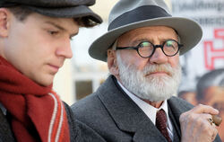 Bruno Ganz (rechts) als Sigmund Freud und Simon Morzè als »Trafikant«. FOTO: TOBIS