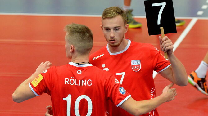 Zwei TVR-Youngster, die gegen den Meisterschafts-Favoriten Friedrichshafen beeindruckten: Johannes Mönnich (rechts) und Jan Röli