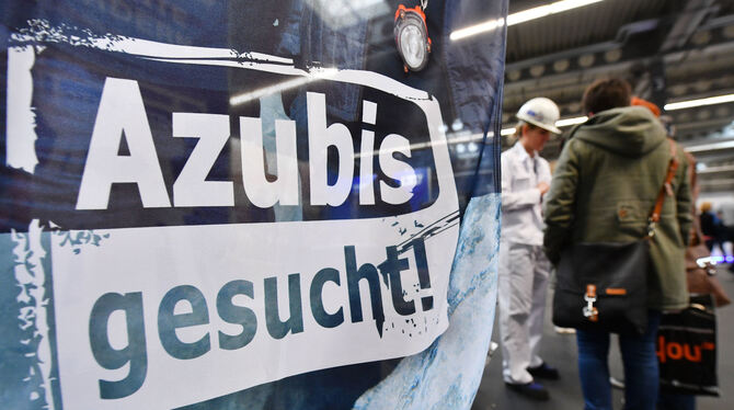 Der Azubi-Mangel ist gerade in wirtschaftsstarken Räumen wie der Region Metzingen/Reutlingen eklatant.  FOTO: DPA