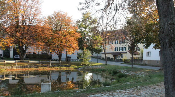 Der Platz um die Hüle und das Dorfgemeinschaftshaus in Bernloch bietet jetzt schon viel Idylle. Auch der Straßenraum soll neu ge
