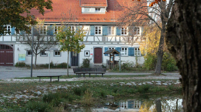 Der Platz um die Hüle und das Dorfgemeinschaftshaus in Bernloch bietet jetzt schon viel Idylle. Auch der Straßenraum soll demnäc