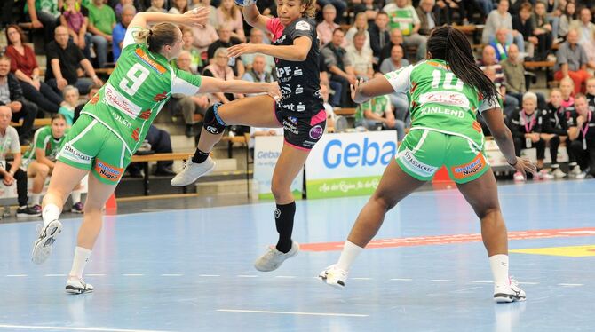 Delaila Amega (Mitte, Archivbild) . FOTO: EIBNER