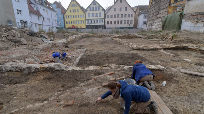 Noch bis Jahresende wird auf dem künftige Geschäftsquartier Katharinenhof archäologisch gegraben.  FOTO: MEYER