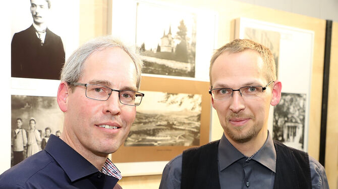 Fotograf Steffen Burgemeister (links) und Stadtarchivar Stefan Spiller waren die Talkgäste auf dem Pfulben-Sofa in der Stadtbüc