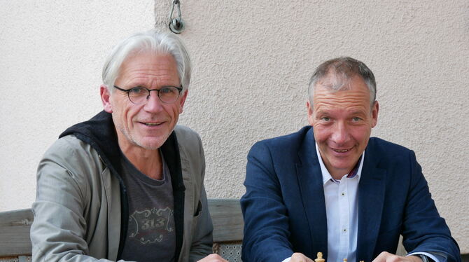 Regisseur Franz Xaver Ott (links) und Stefan Vögel, Autor des Kammerspiels »Chaim & Adolf«, das am Theater Lindenhof in Melchin